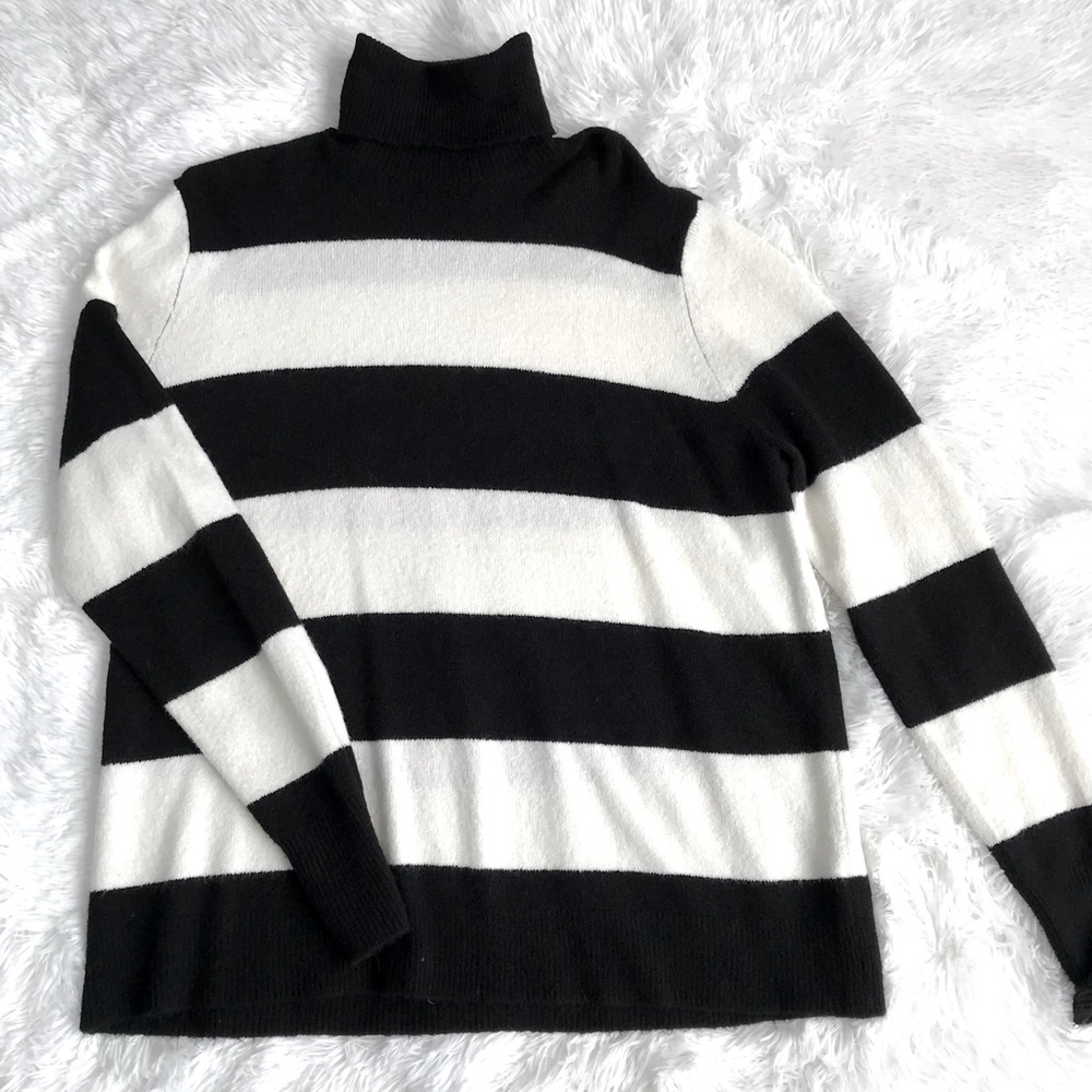 Halogen black and off white turtleneck sweater